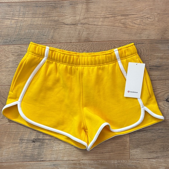 lululemon athletica Pants - NWT Scuba Mid Rise Oversized Short 3” Trim Women’s Size Large MZYW/WHT
